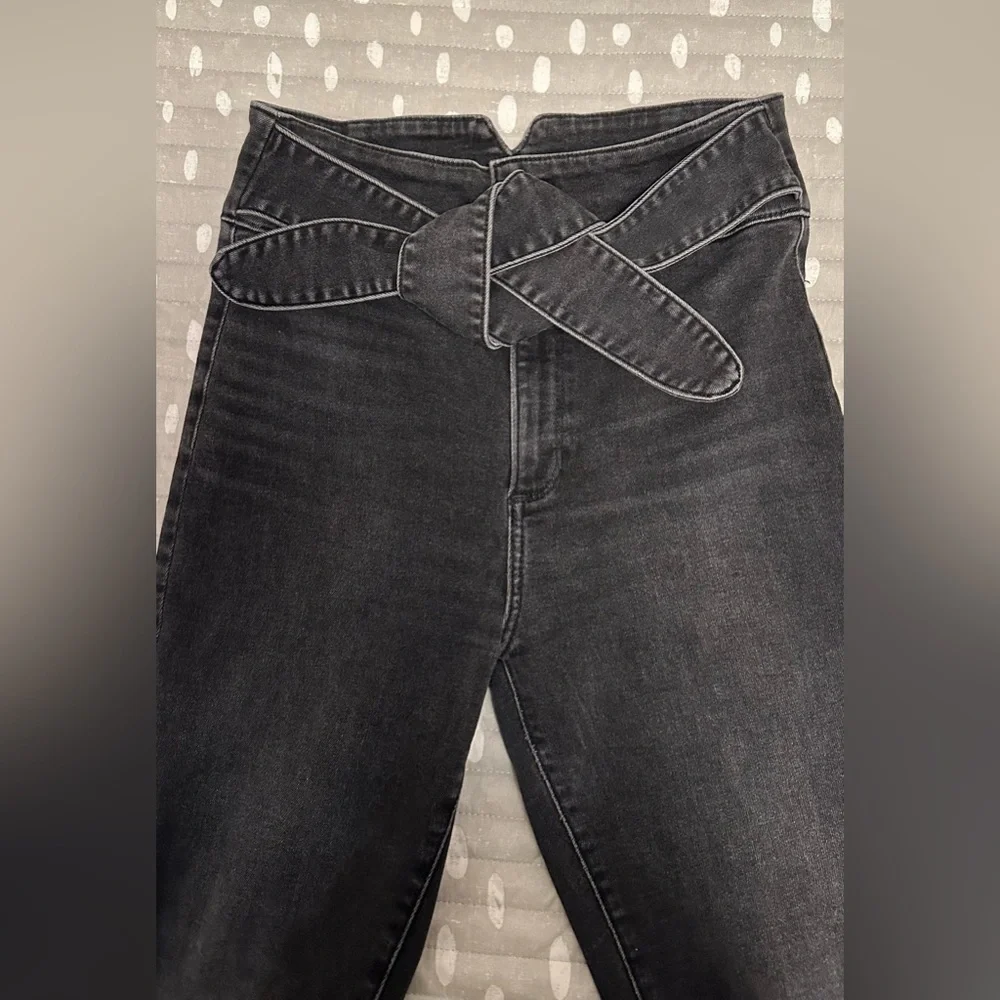 Abercrombie & Fitch ULTRA HIGH RISE SUPER SKINNY ANKLE DENIM - Picture 2 of 5